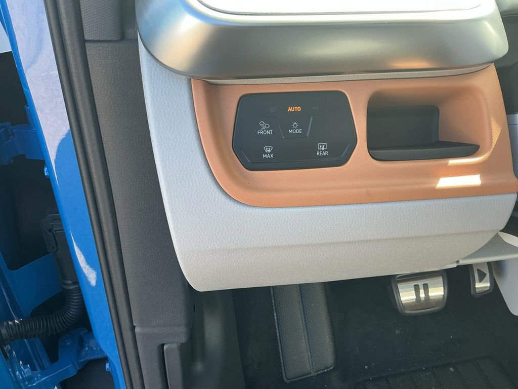 New 2025 Volkswagen ID. Buzz 1st Edition image 22