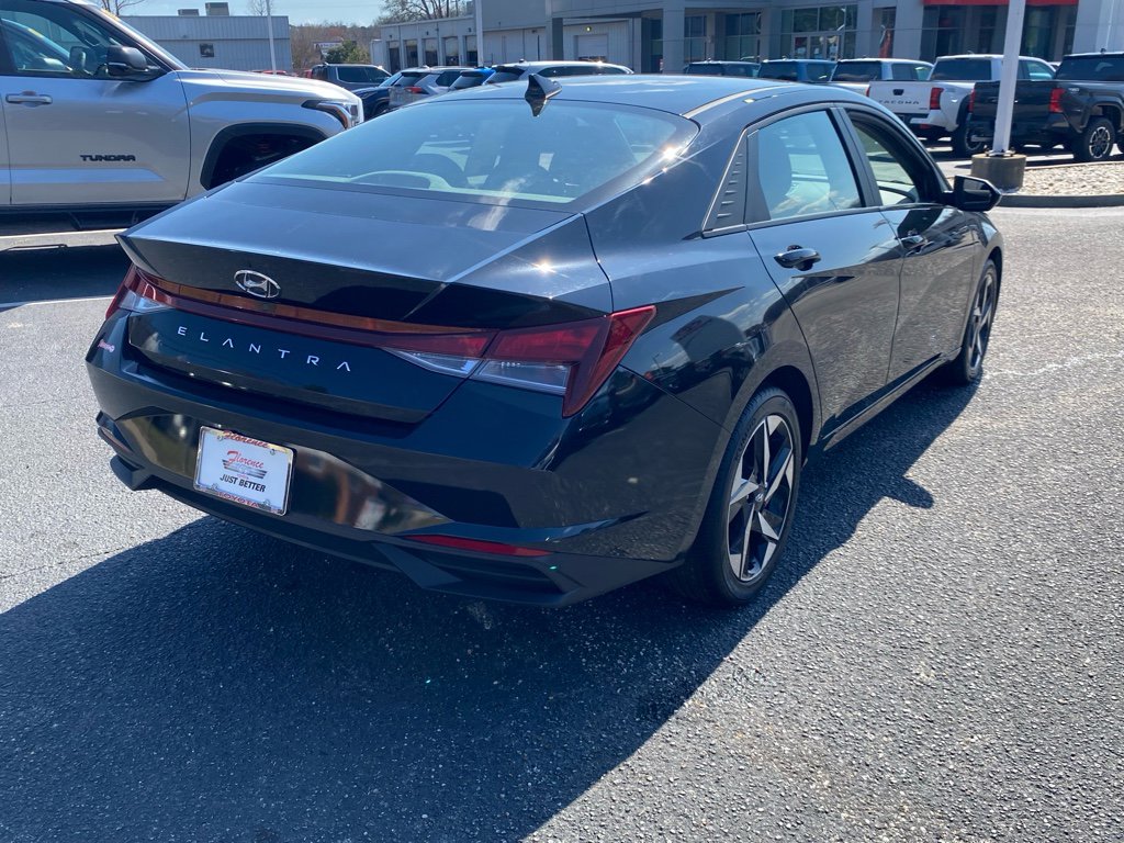 Used 2023 Hyundai Elantra SEL w/ Convenience Package image 10