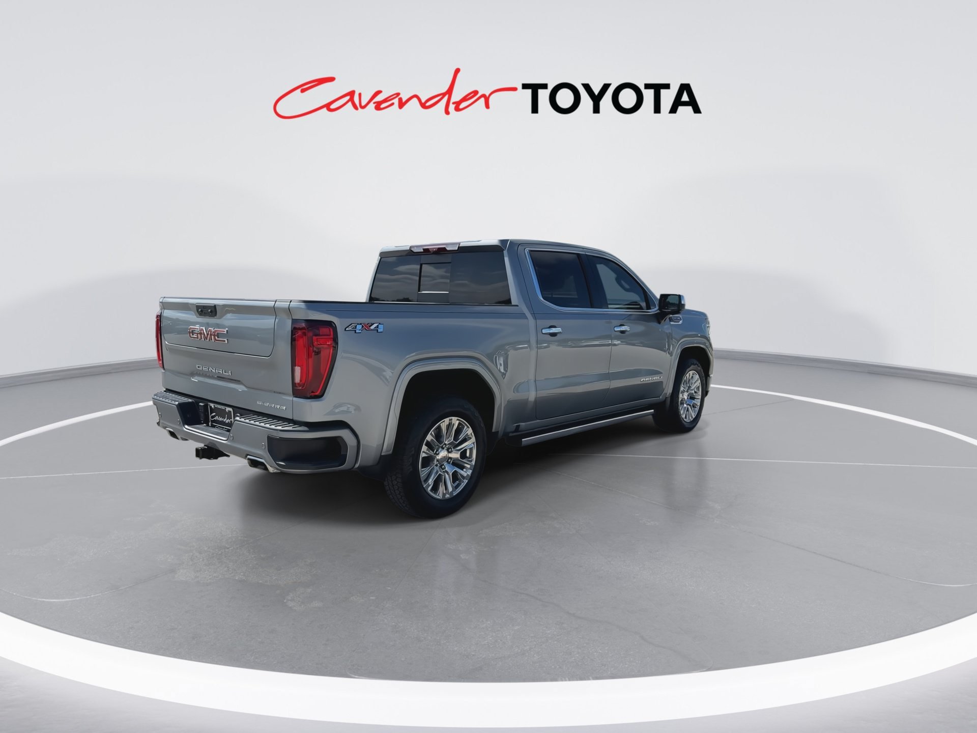 Used 2024 GMC Sierra 1500 Denali w/ Technology Package AWD/4WD image 8