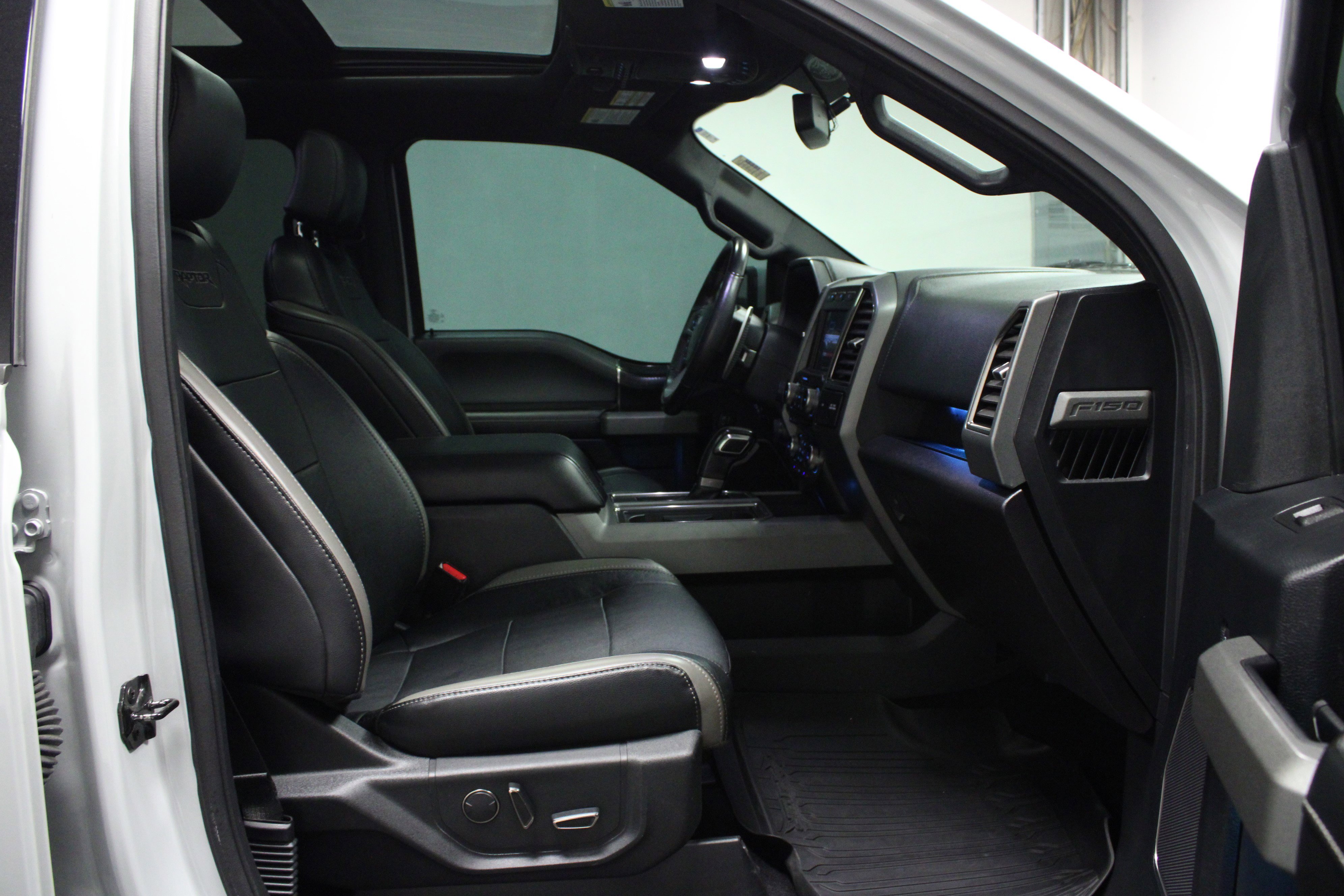 Used 2017 Ford F150 Raptor w/ Equipment Group 802A Luxury AWD/4WD image 16