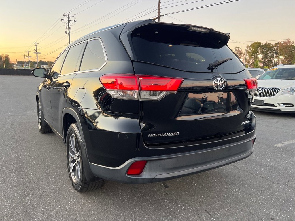 Used 2017 Toyota Highlander XLE image 8