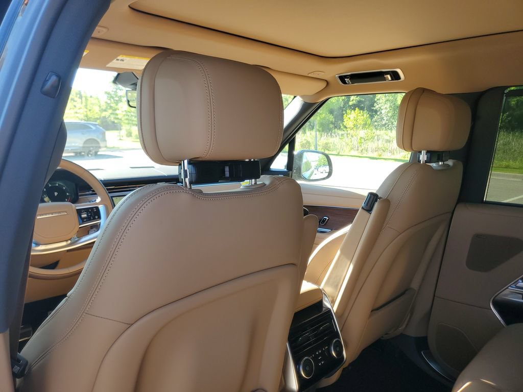 New 2026 Land Rover Range Rover Long Wheelbase SE AWD/4WD image 24