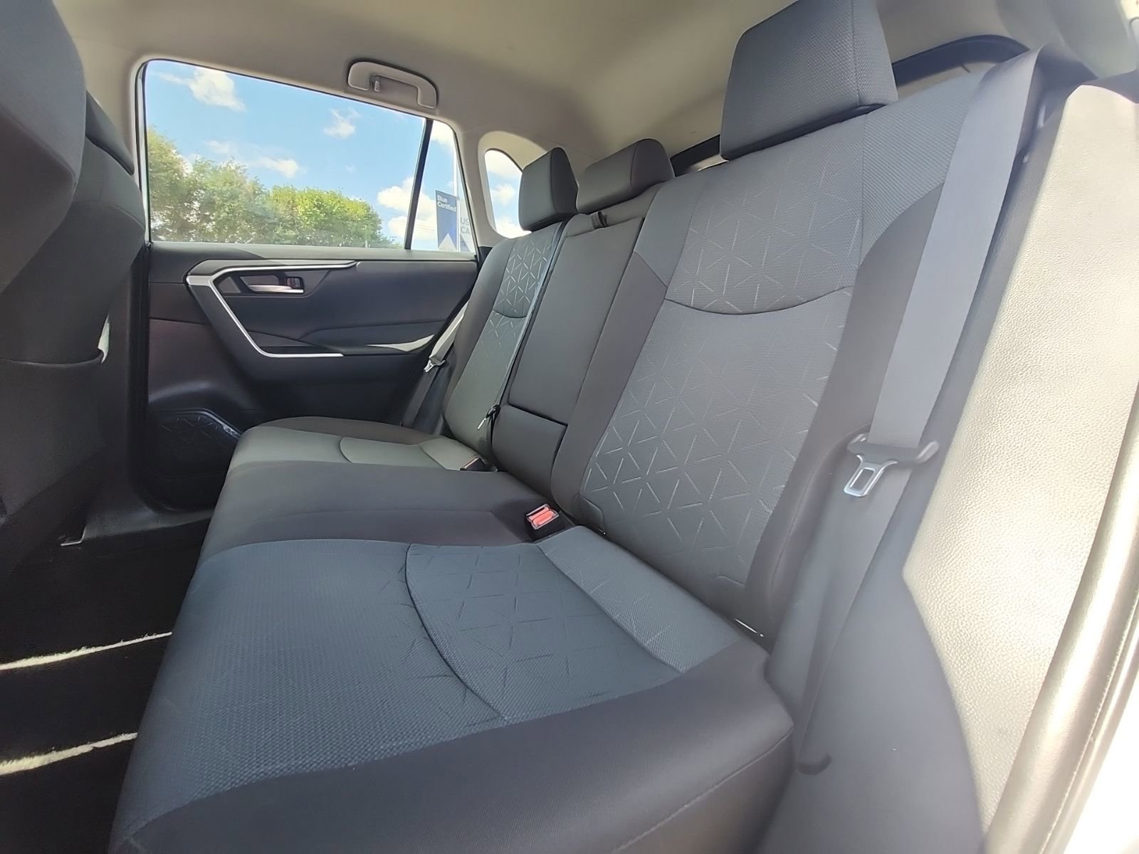 Used 2025 Toyota RAV4 XLE FWD image 8