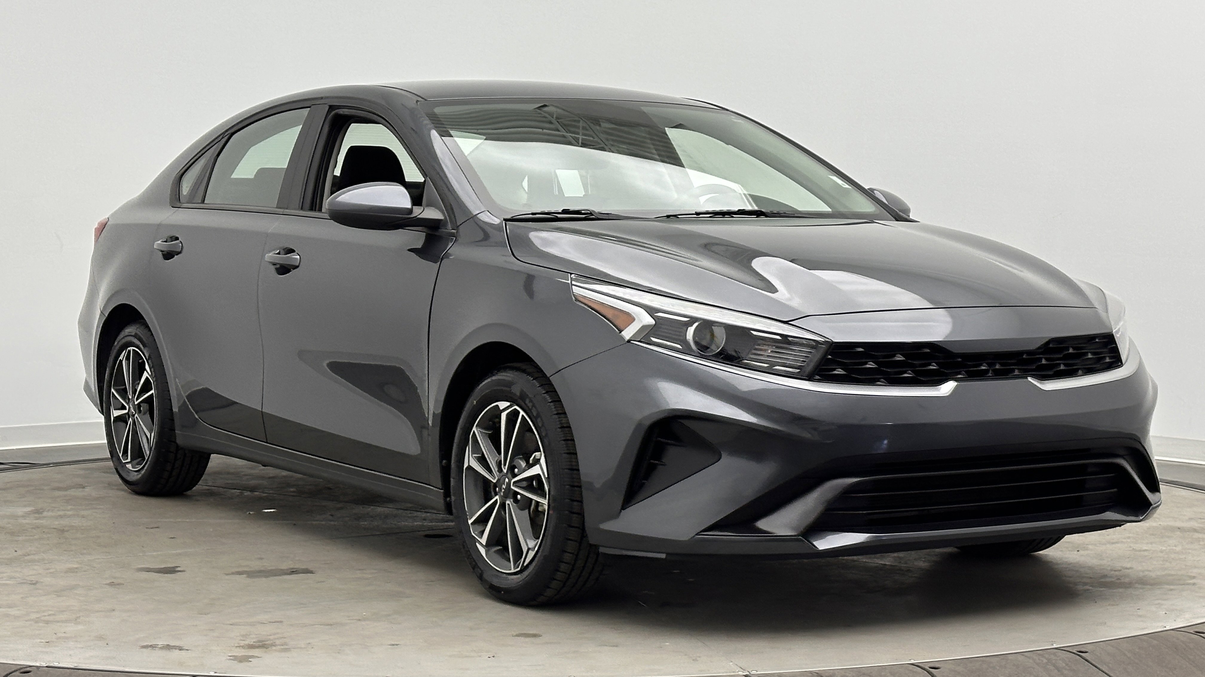 Used 2023 Kia Forte LXS FWD image 3