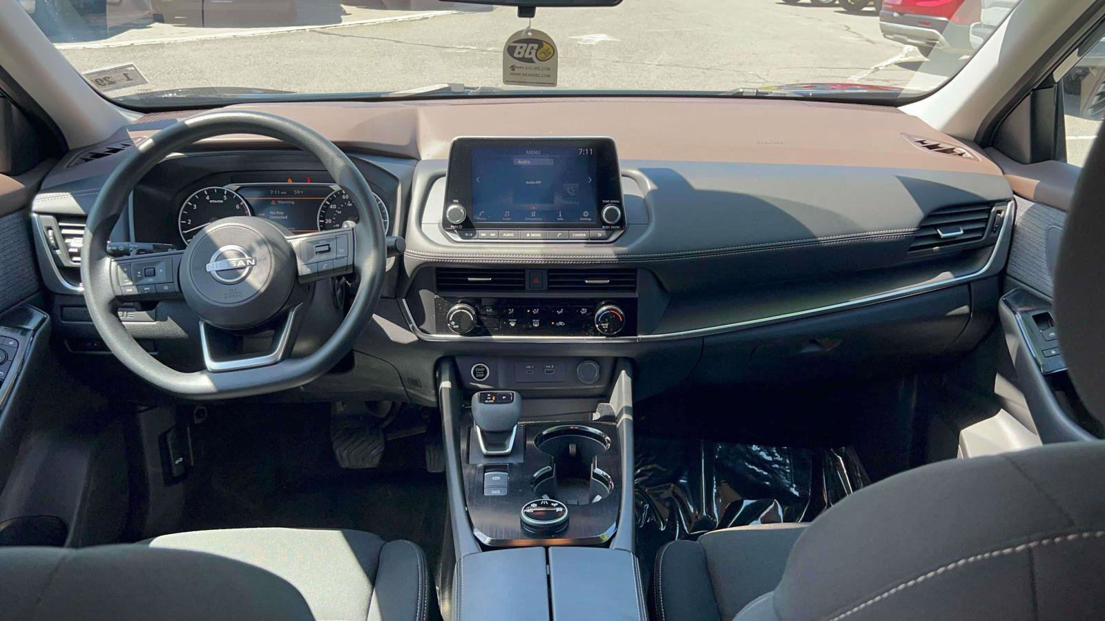 Used 2023 Nissan Rogue S AWD/4WD image 27