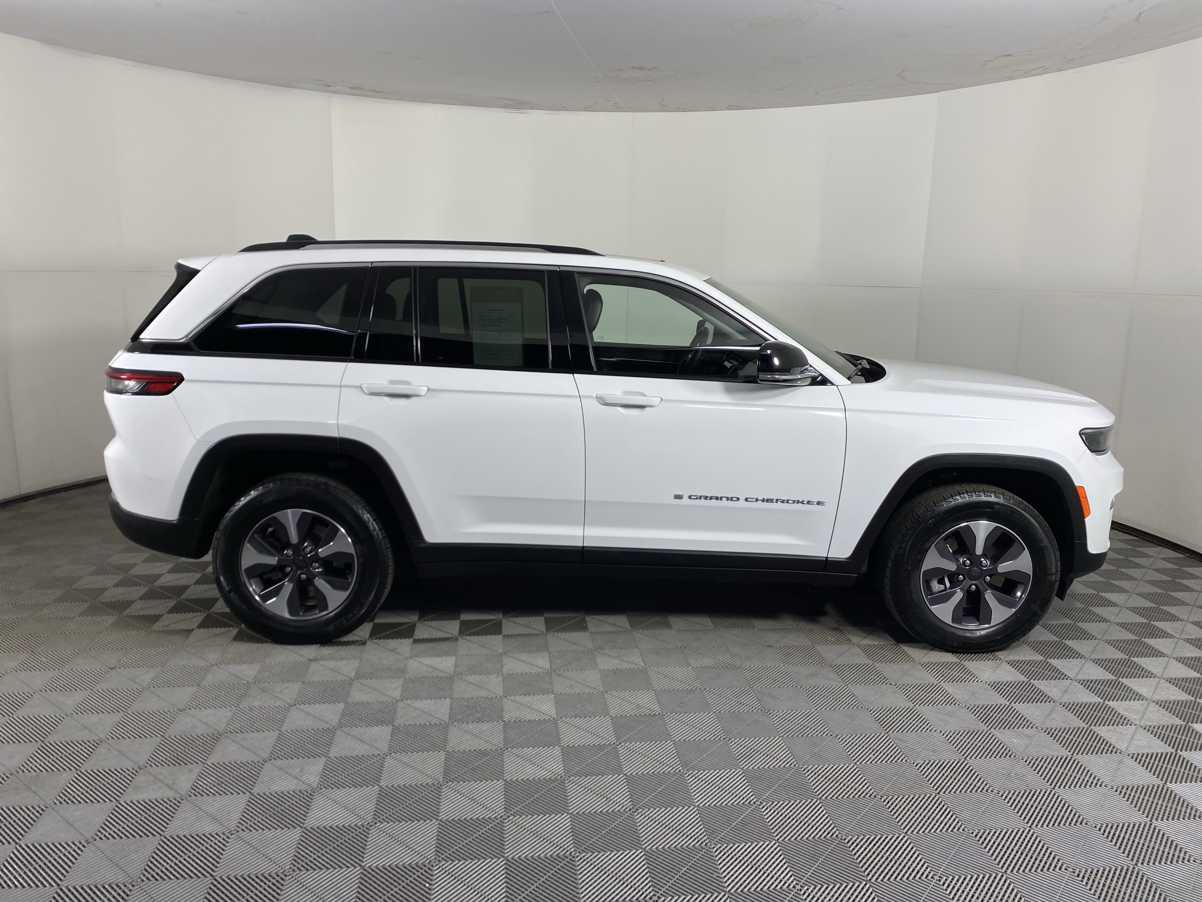 Used 2022 Jeep Grand Cherokee Limited 4xe AWD/4WD image 8