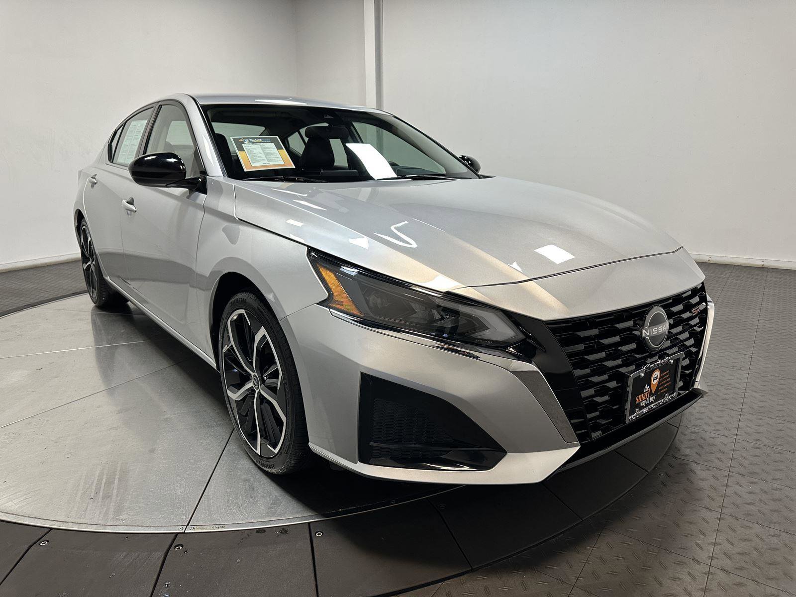 Used 2024 Nissan Altima 2.5 SR image 2