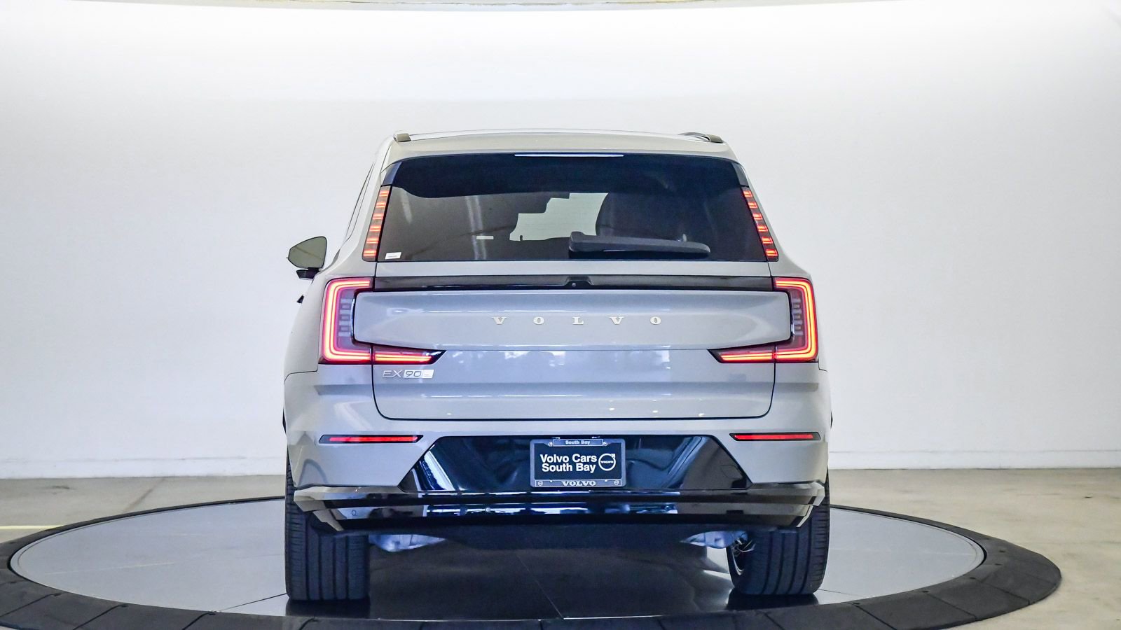Certified 2025 Volvo EX90 Ultra AWD/4WD image 3