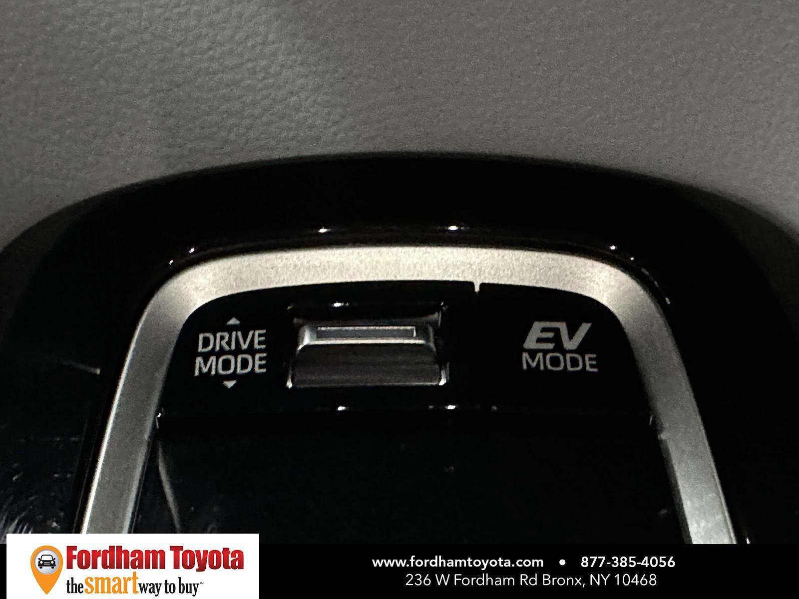 Used 2023 Toyota Corolla SE AWD/4WD image 23