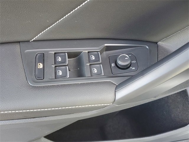 Certified 2024 Volkswagen Tiguan SE image 16