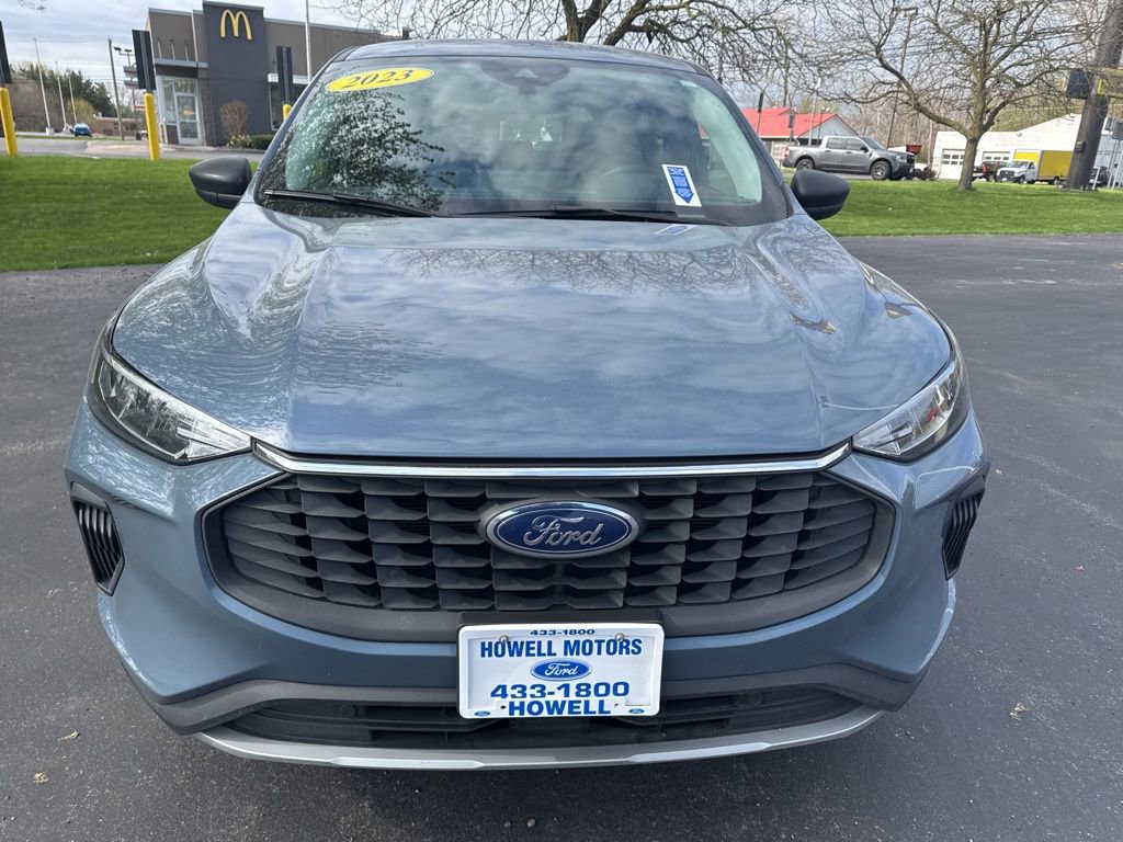 Used 2023 Ford Escape Active w/ Tech Pack #1 AWD/4WD image 2
