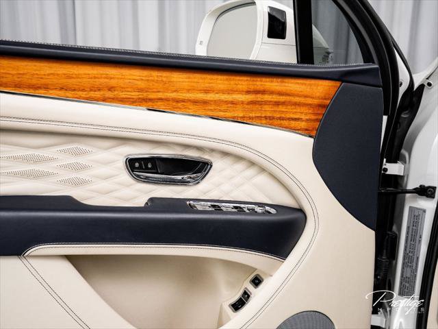 Used 2024 Bentley Bentayga AWD/4WD image 19
