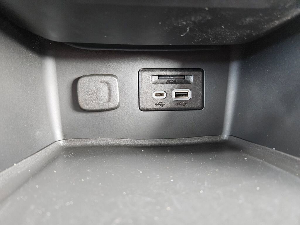 Used 2021 GMC Acadia SLT image 29