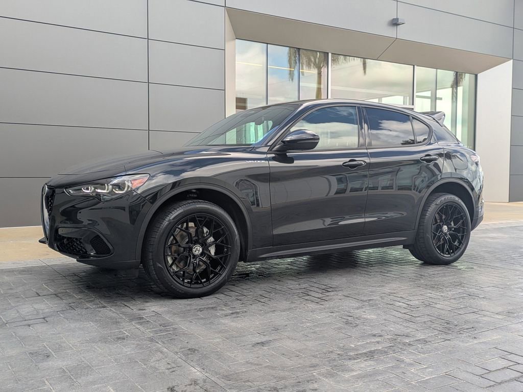 Used 2025 Alfa Romeo Stelvio Sprint w/ Convenience Package