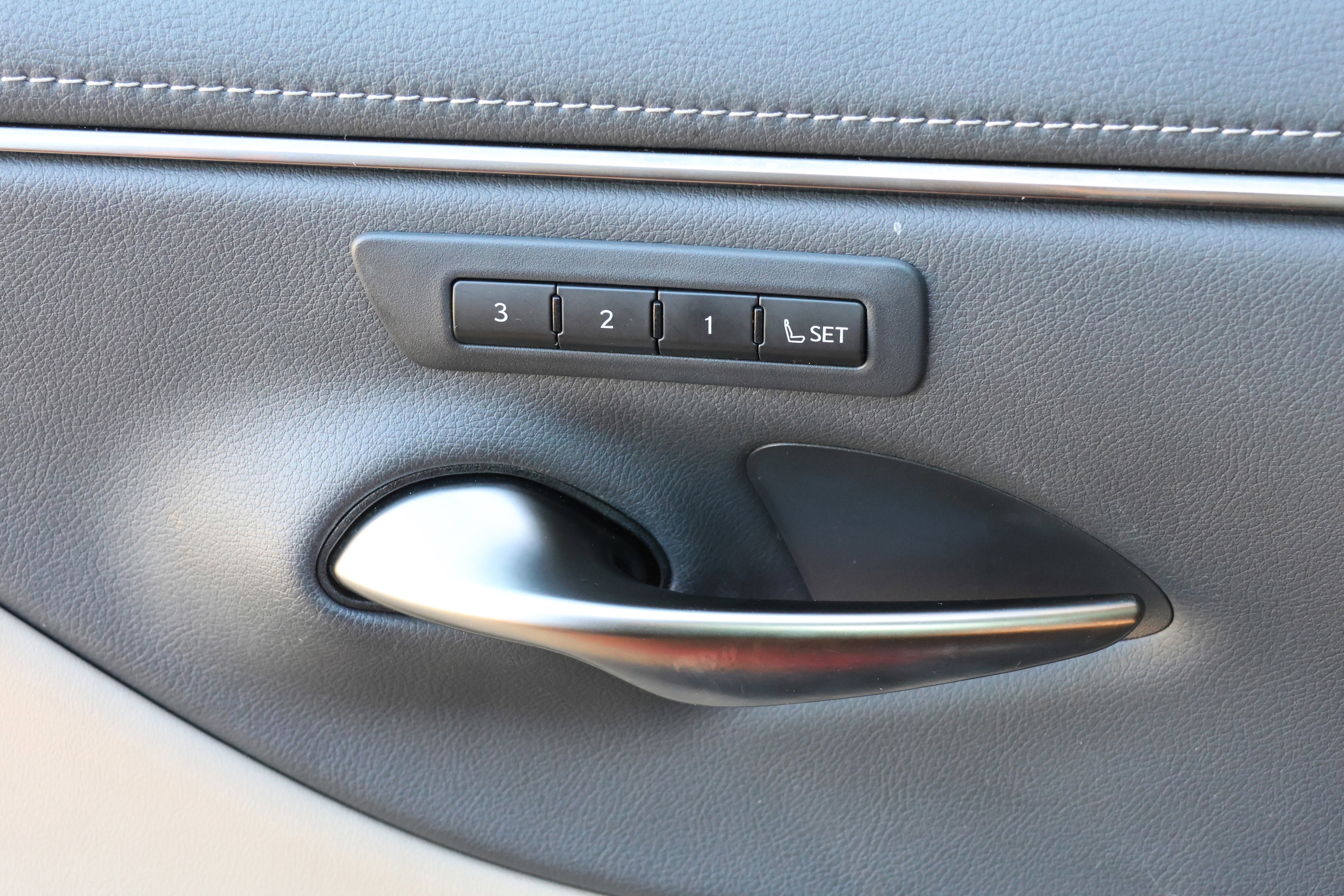 Used 2019 Lexus ES 350 w/ Premium Package image 13