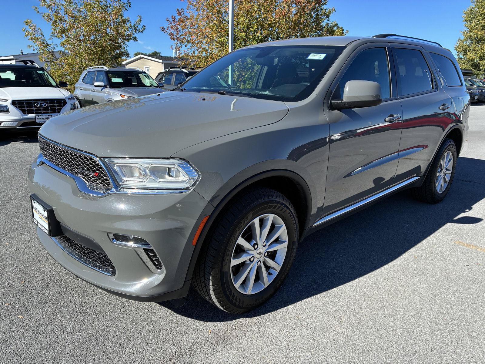 Used 2022 Dodge Durango SXT AWD/4WD image 3