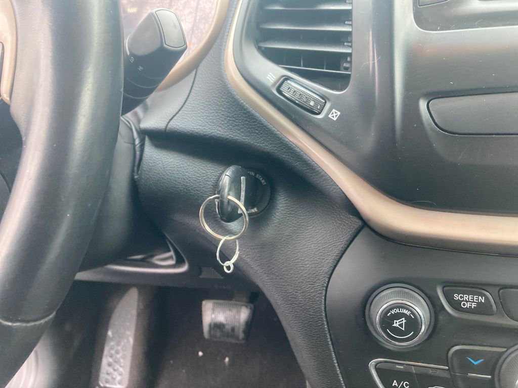 Used 2017 Jeep Cherokee Latitude image 24