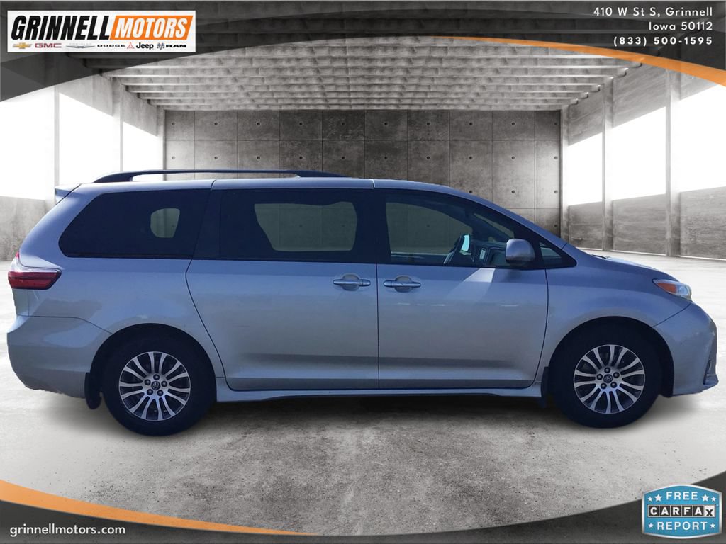 Used 2019 Toyota Sienna XLE w/ Carpet Mat Package FWD image 4
