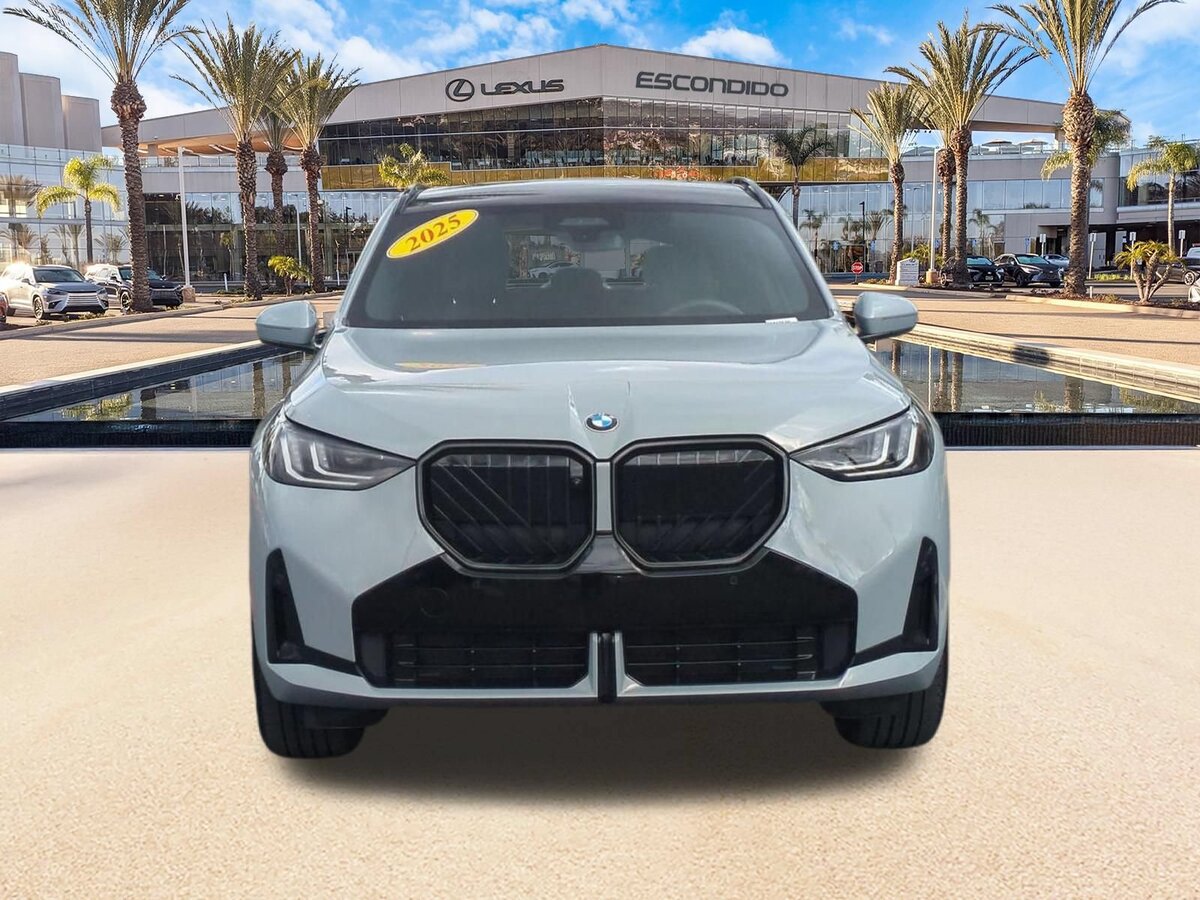 Used 2025 BMW X3 xDrive30i w/ Premium Package AWD/4WD image 2
