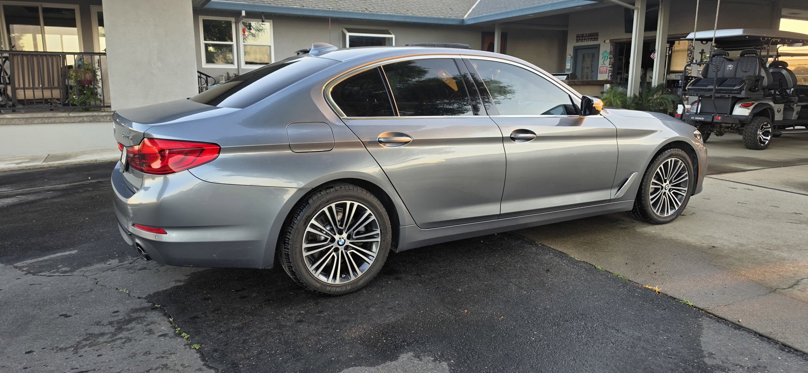 Used 2020 BMW 530e w/ Convenience Package RWD image 3