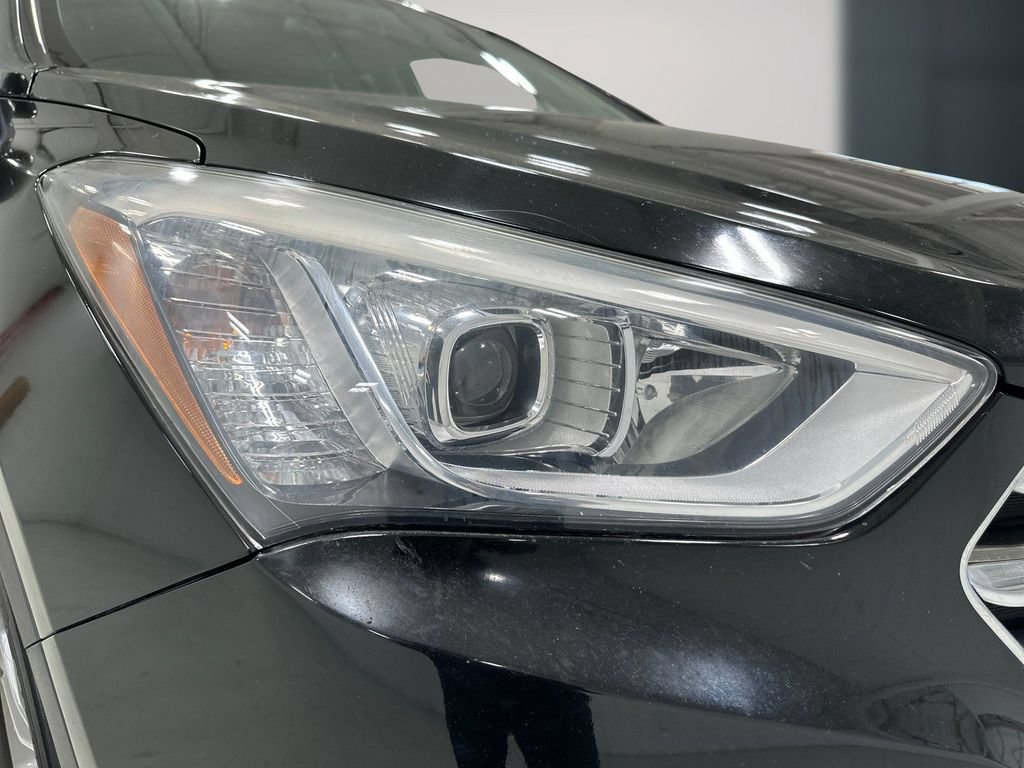Used 2016 Hyundai Santa Fe SE AWD/4WD image 11
