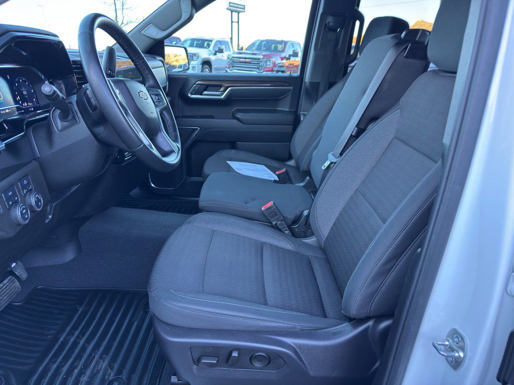 Used 2025 Chevrolet Silverado 1500 LT image 17