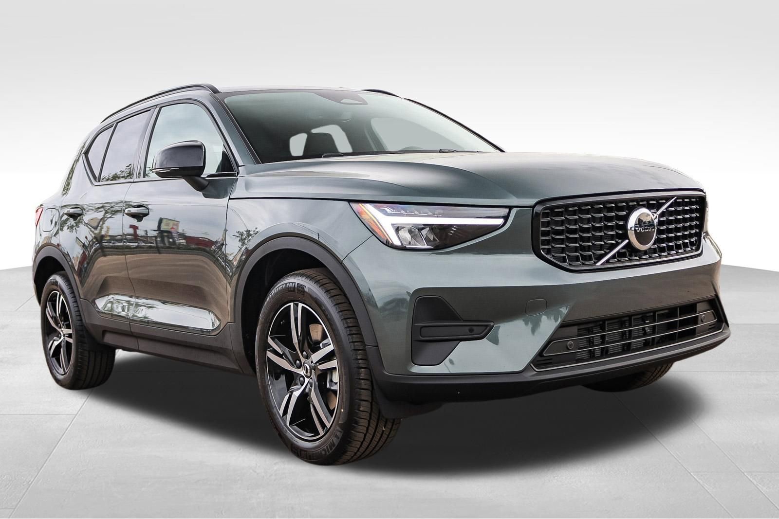 New 2026 Volvo XC40 B5 Core w/ Climate Package image 3