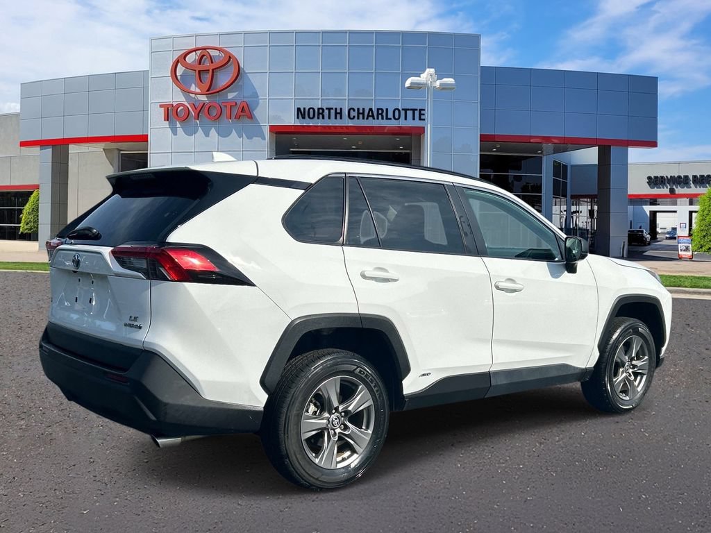 Used 2024 Toyota RAV4 LE AWD/4WD image 7