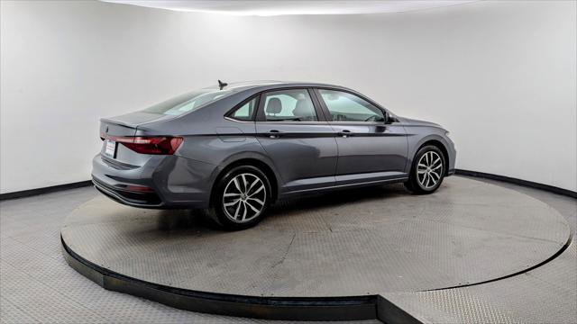 Used 2025 Volkswagen Jetta SE image 7