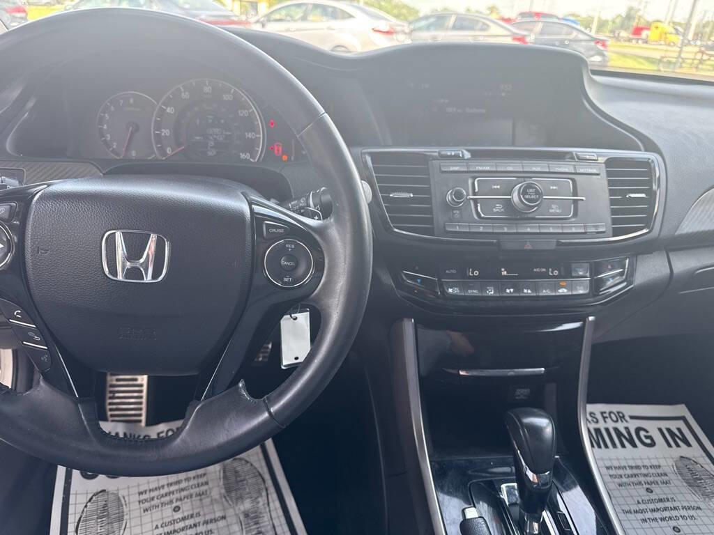 Used 2017 Honda Accord Sport image 11