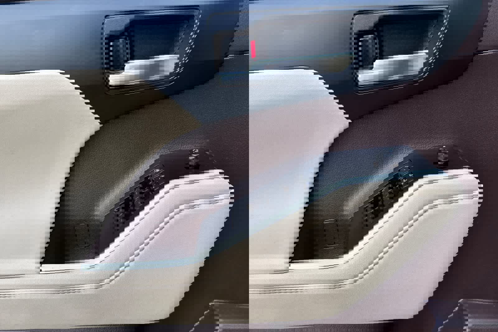 Used 2021 Toyota Highlander XLE image 12