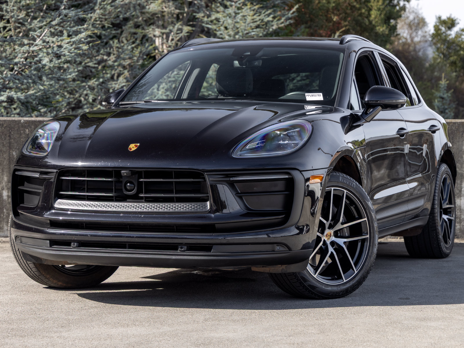 Certified 2023 Porsche Macan AWD/4WD image 1