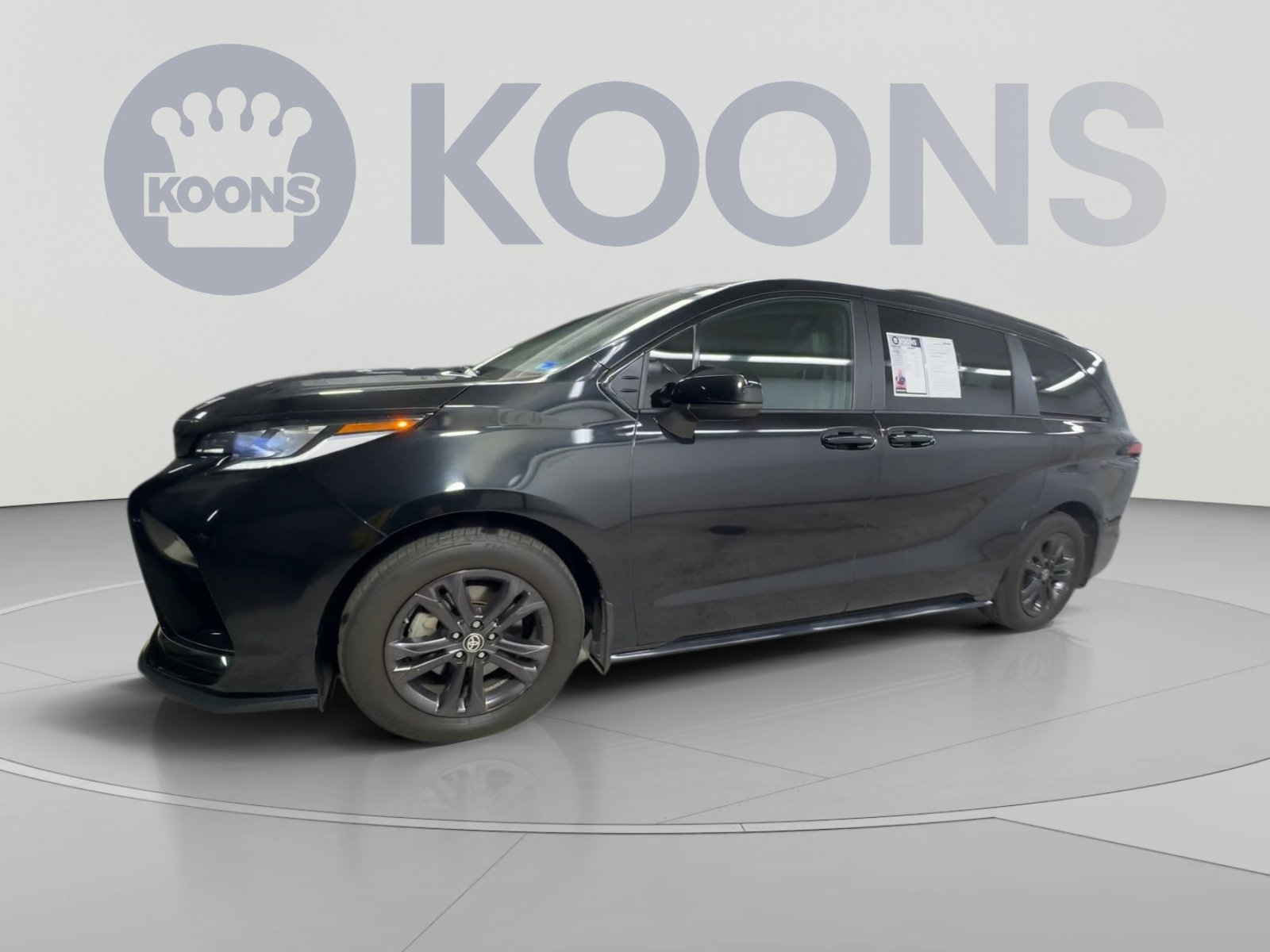 Used 2024 Toyota Sienna XSE w/ XSE Plus Package AWD/4WD image 5