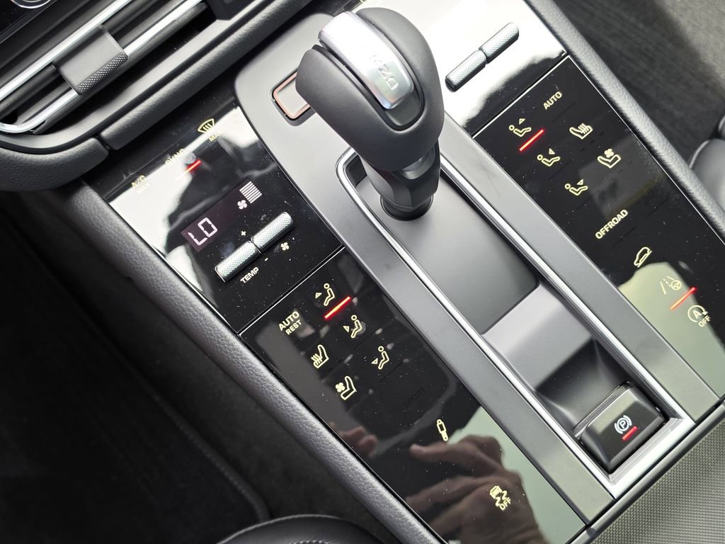 New 2026 Porsche Macan AWD/4WD image 25