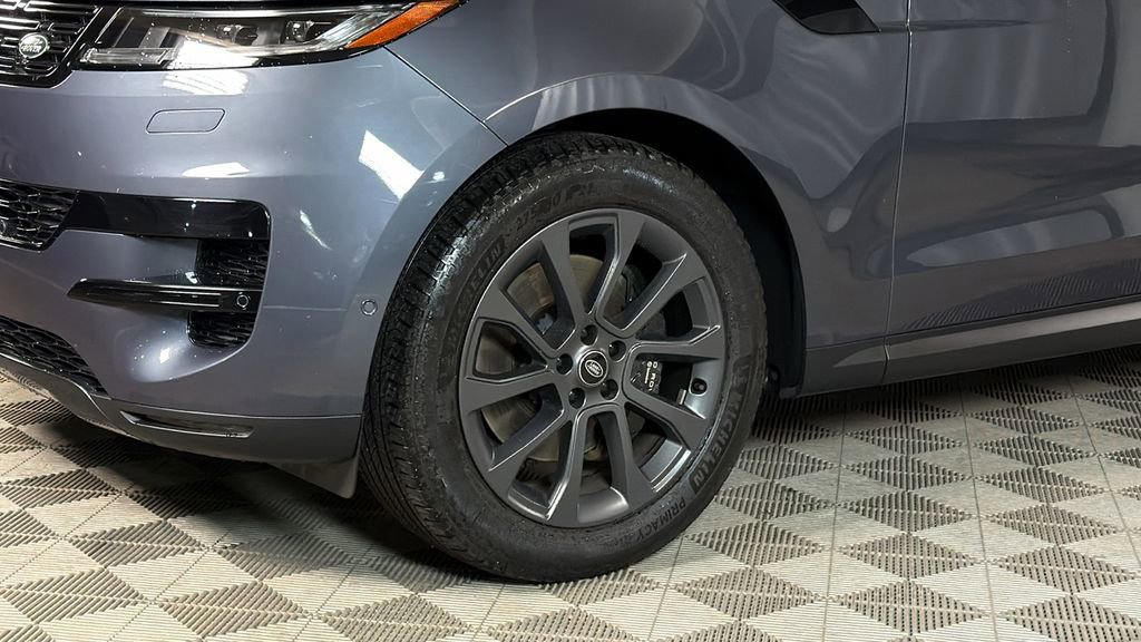 Used 2024 Land Rover Range Rover Sport SE image 4