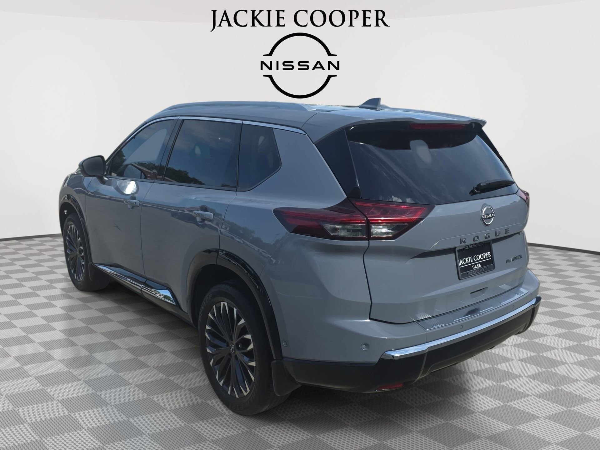 Used 2024 Nissan Rogue Platinum w/ Platinum Premium Package FWD image 7