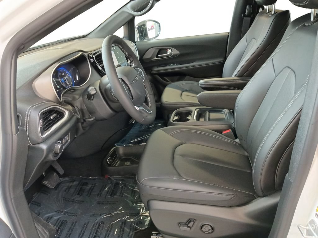 New 2027 Chrysler Pacifica Select FWD image 19