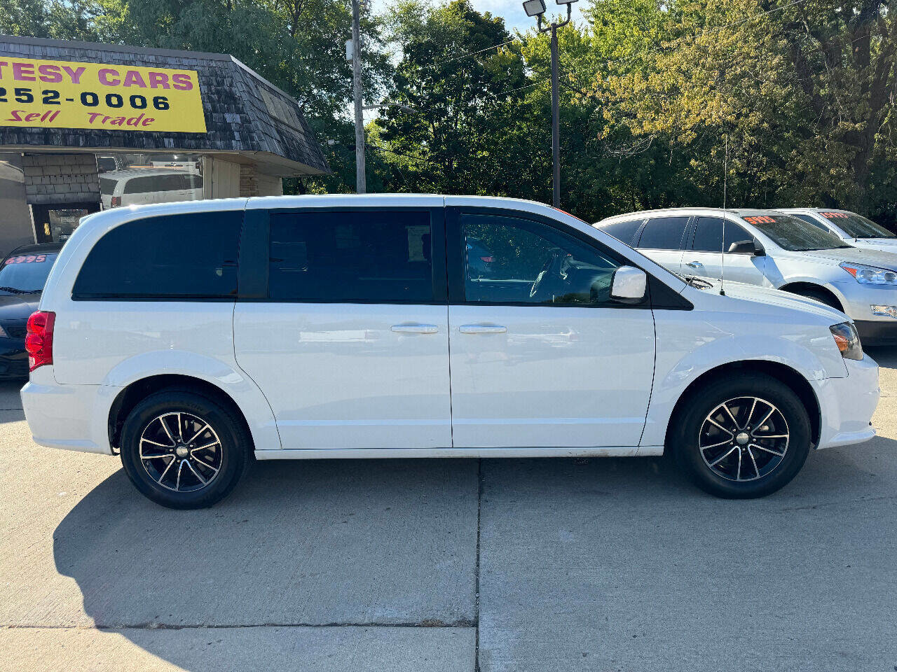 Used 2019 Dodge Grand Caravan SE image 8