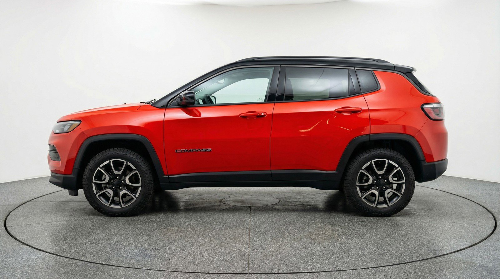Used 2025 Jeep Compass Trailhawk image 5
