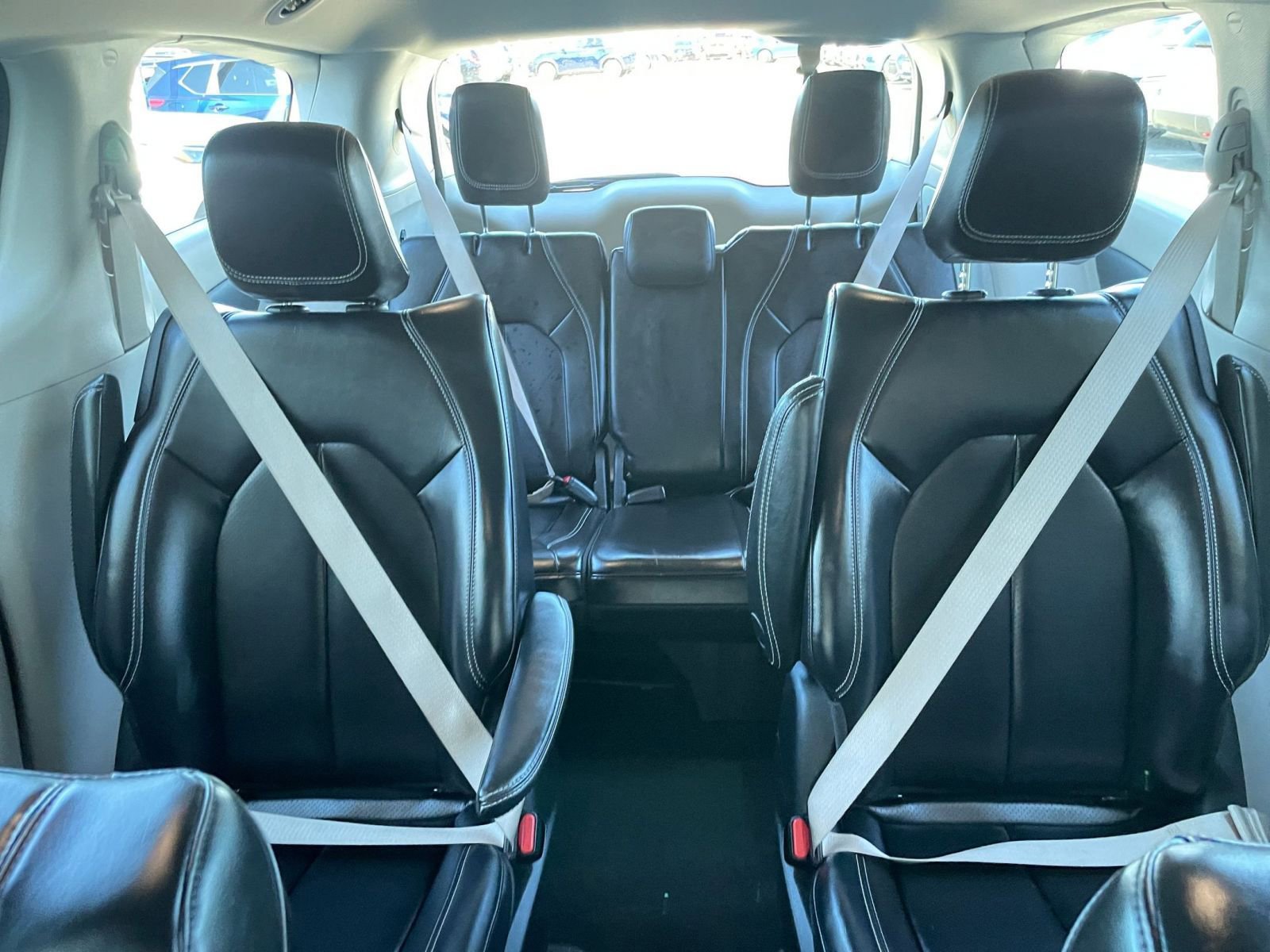 Used 2023 Chrysler Pacifica Touring-L image 41