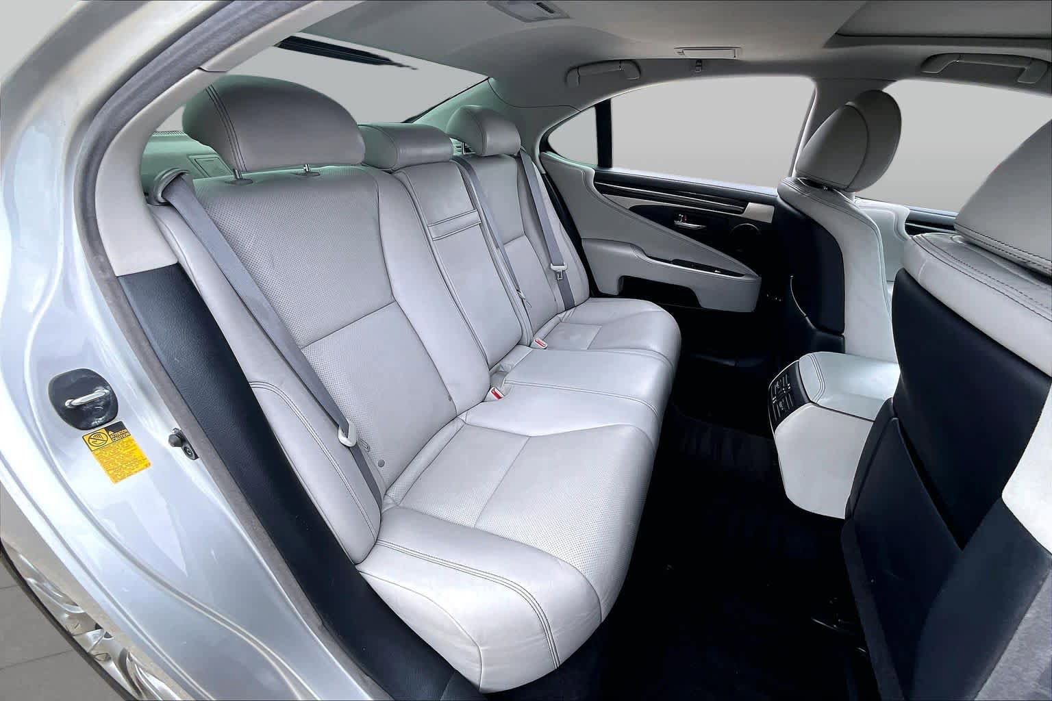 Used 2013 Lexus LS 460 w/ Comfort Pkg RWD image 17