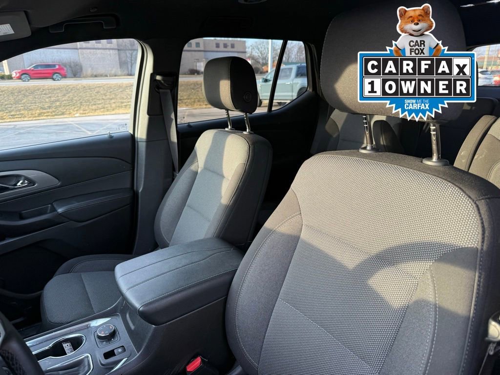Used 2023 Chevrolet Traverse LT w/ Rear Camera Mirror Package image 3
