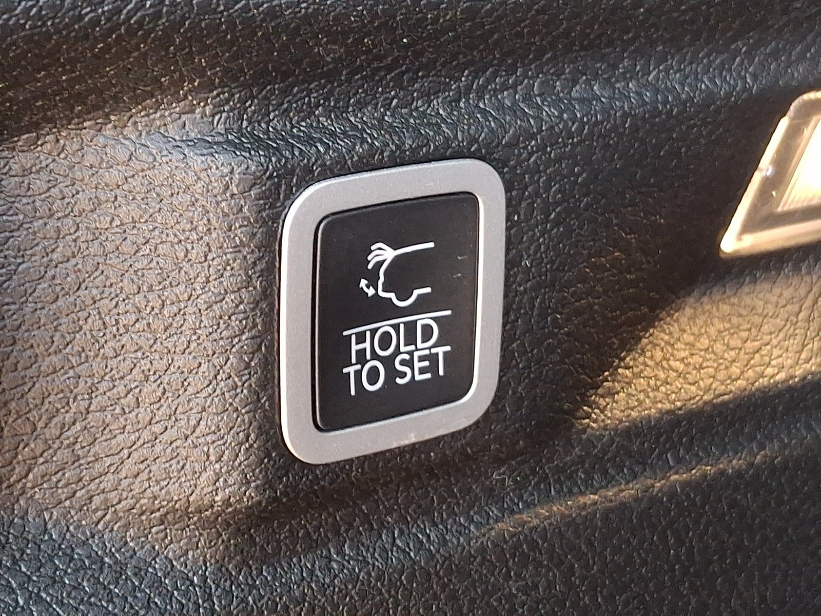 Certified 2023 Jeep Grand Cherokee L Altitude AWD/4WD image 31
