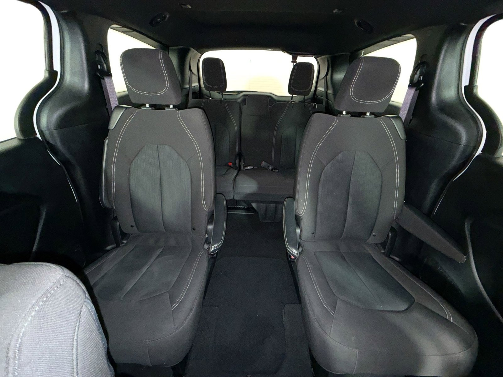 Used 2023 Chrysler Pacifica Touring FWD image 23