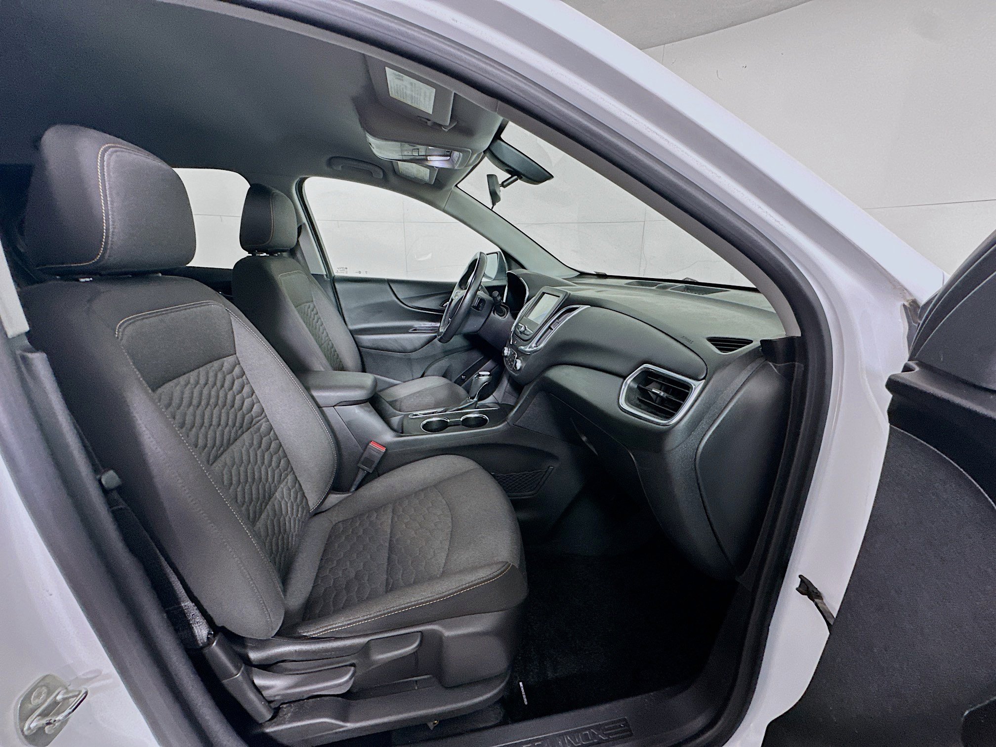 Used 2018 Chevrolet Equinox LT image 30