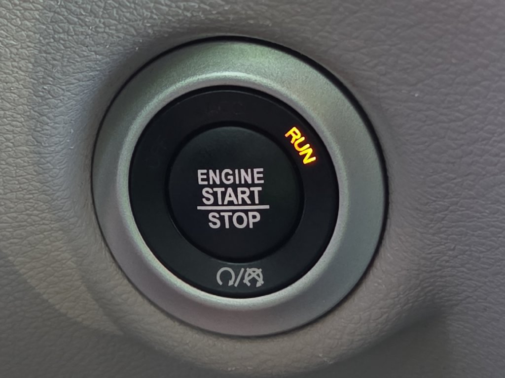 Used 2023 Chrysler Pacifica Touring-L FWD image 17