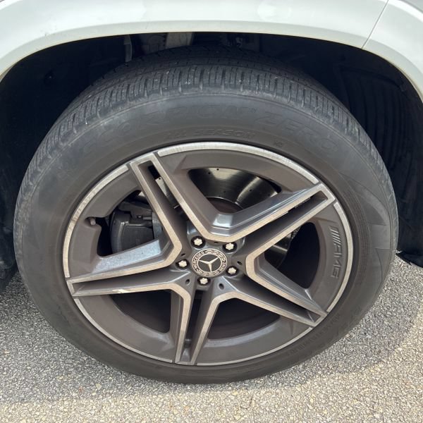 Used 2023 Mercedes-Benz GLS 450 4MATIC w/ AMG Line Exterior image 10