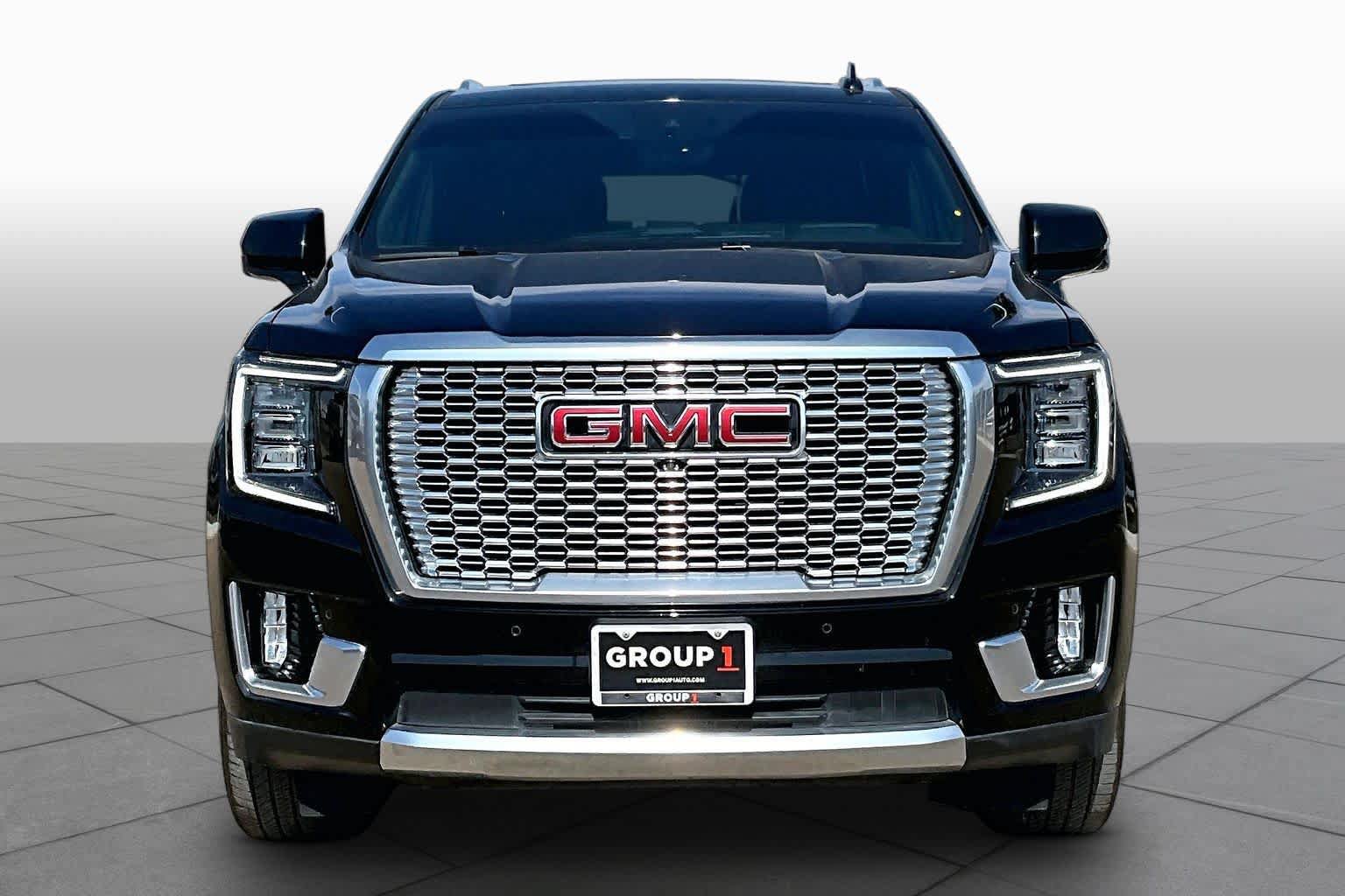 Used 2024 GMC Yukon Denali w/ Advanced Technology Package AWD/4WD image 4