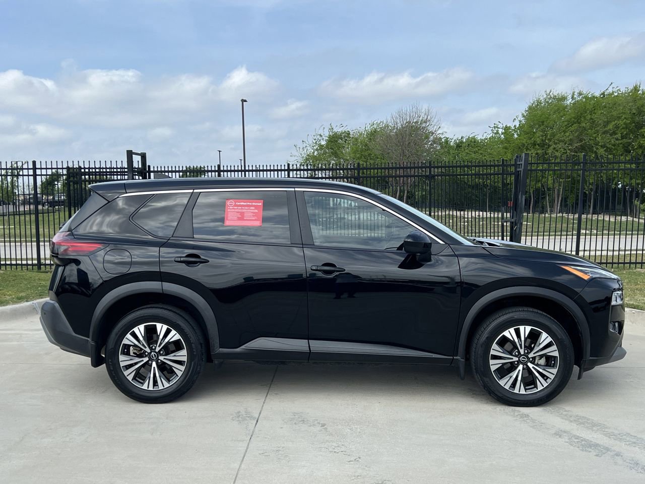 Certified 2023 Nissan Rogue SV image 3
