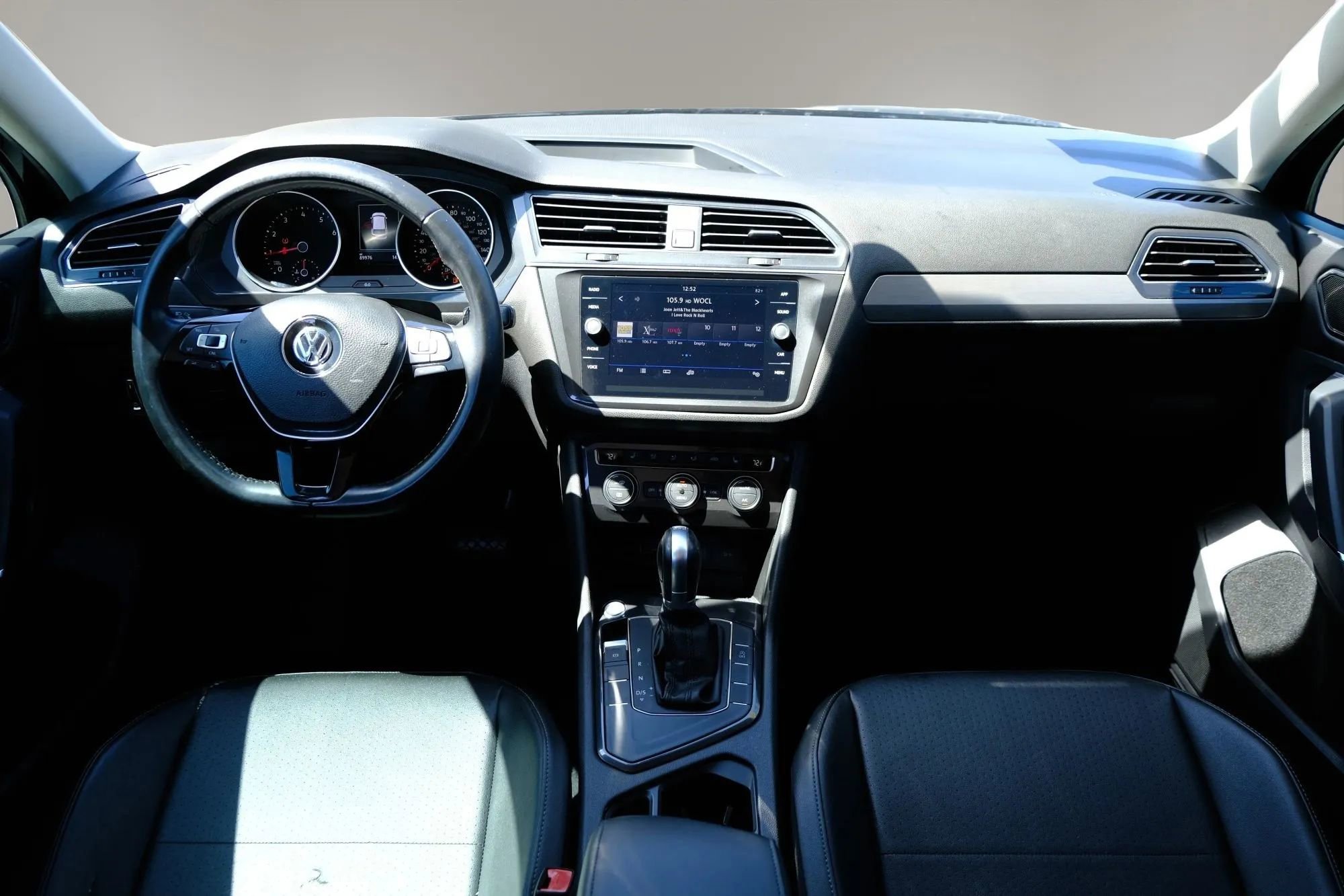 Used 2018 Volkswagen Tiguan SE FWD image 25